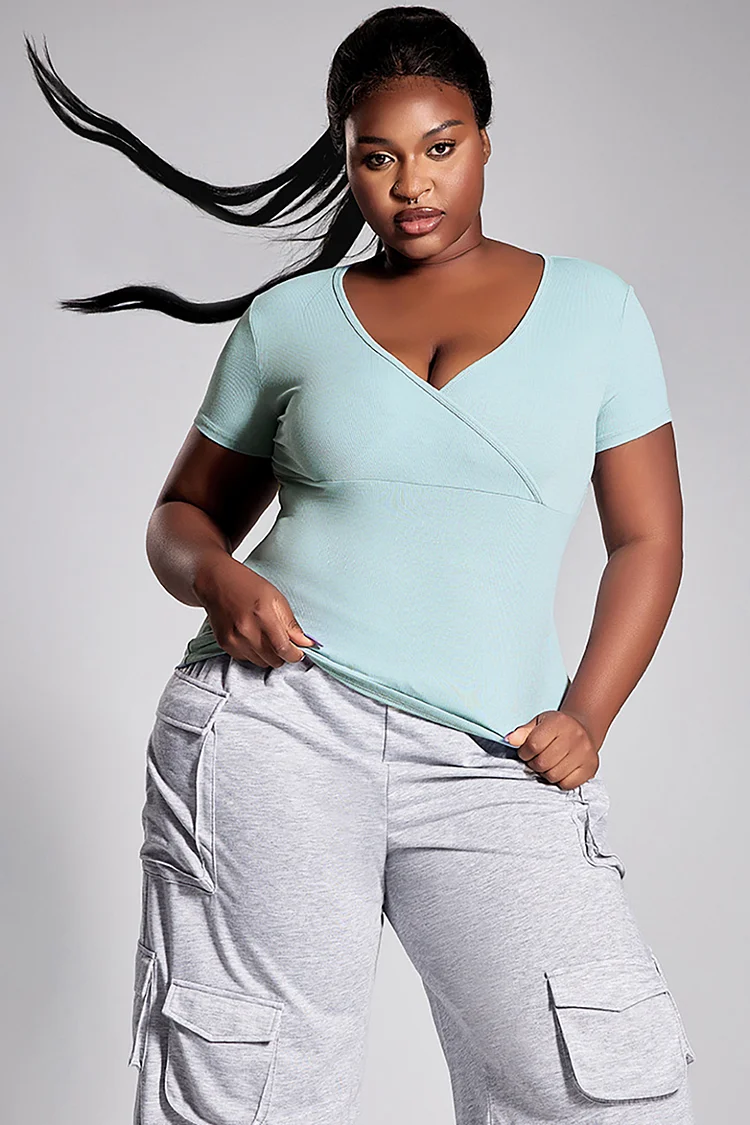 Plus Size Daily T-Shirt Light Green Knitted Solid Color Threaded V-Neck Bottoming Top Short-Sleeved For Women T-Shirt [Pre-Order]