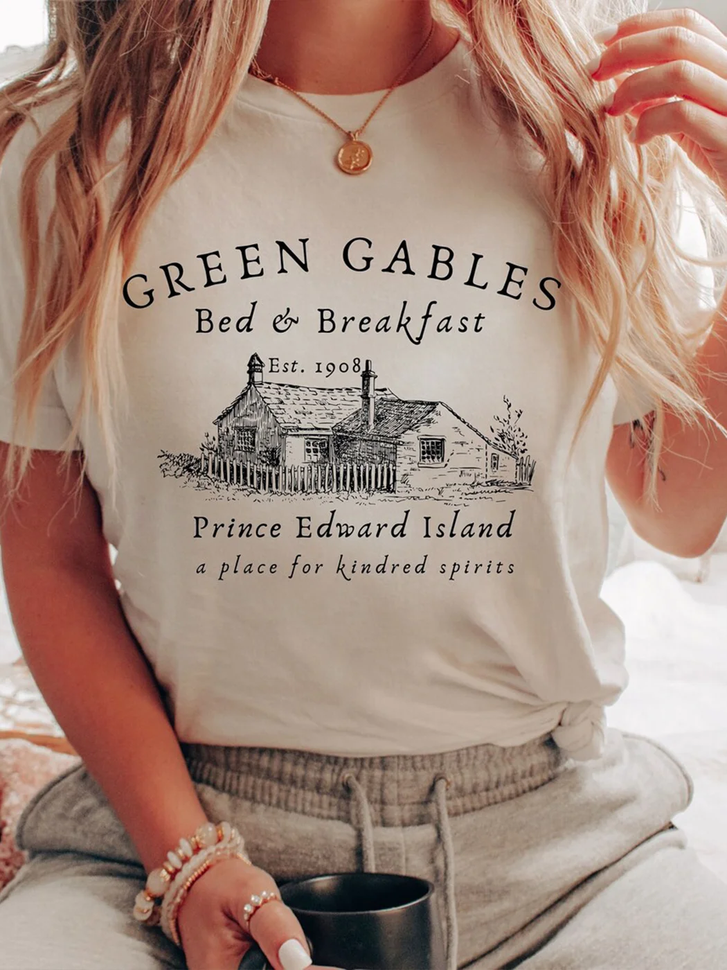 Green Gables T-shirt,Pen Drawing Vintage Chalet Pattern T-shirt / DarkAcademias /Darkacademias