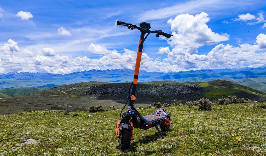 can-you-ride-an-electric-scooter-with-seat-for-adults-in-the-rain-in