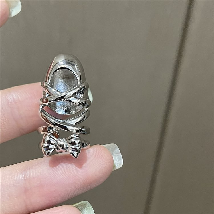 Funky Bow Nail Ring