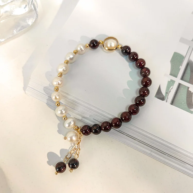 Sophisticated Simple Pearl Bracelet