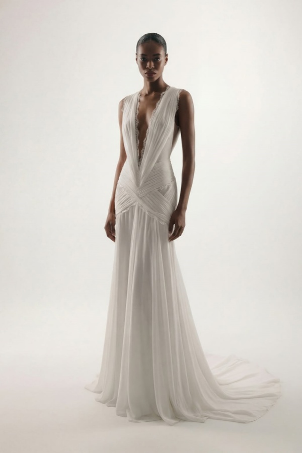 Lussooy Elegant Chiffon White V Neck Lace Sleeveless Pleated Long Prom Dress