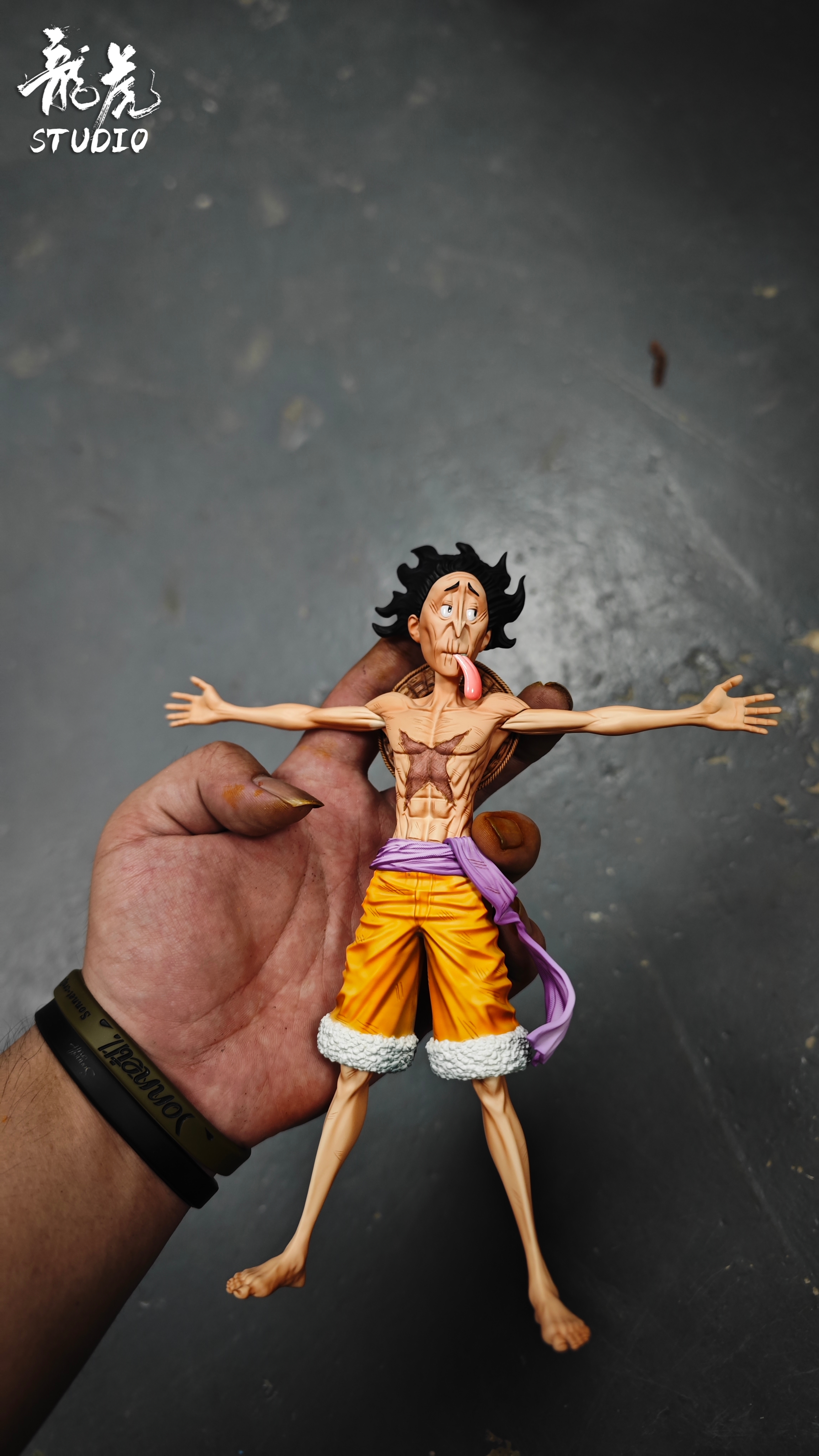 ドン・キホーテ物語Masterpieces For Yong people Long Hu Studio - One Piece Shrunken Exhausted Old Man Luffy