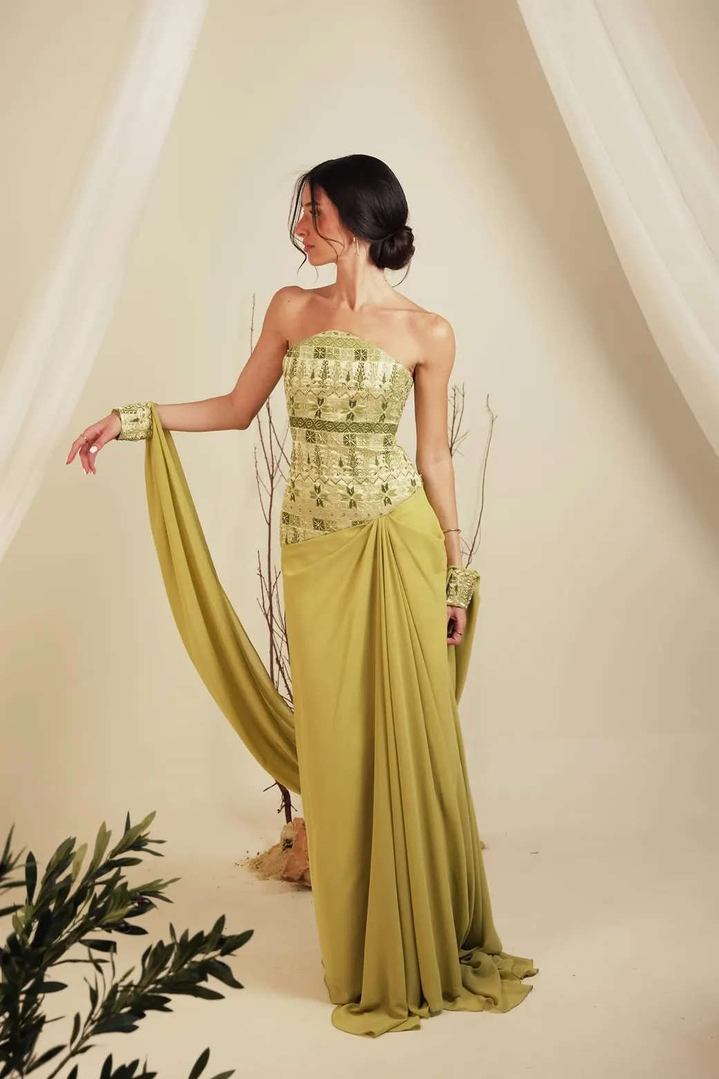 Lussooy Chic Green Strapless Floor Length Sleeveless Pleated Prom Dress with Shawl