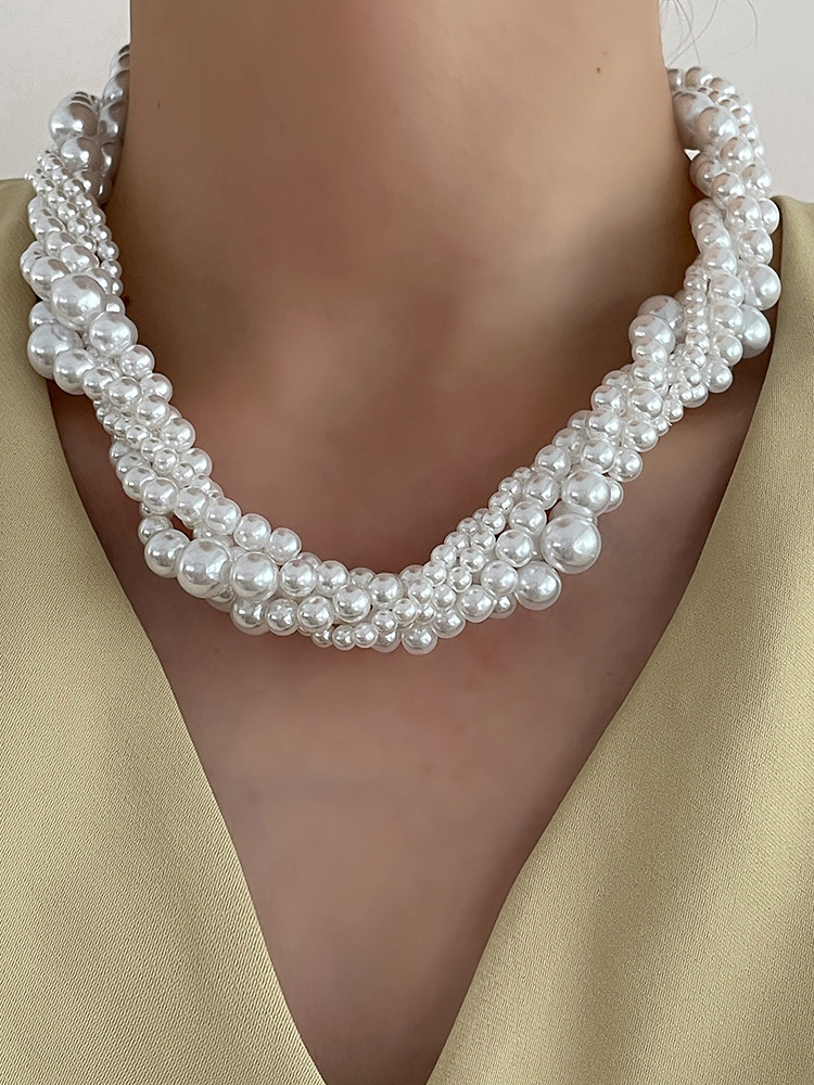 Multilayer Pearl Necklace Niche Design