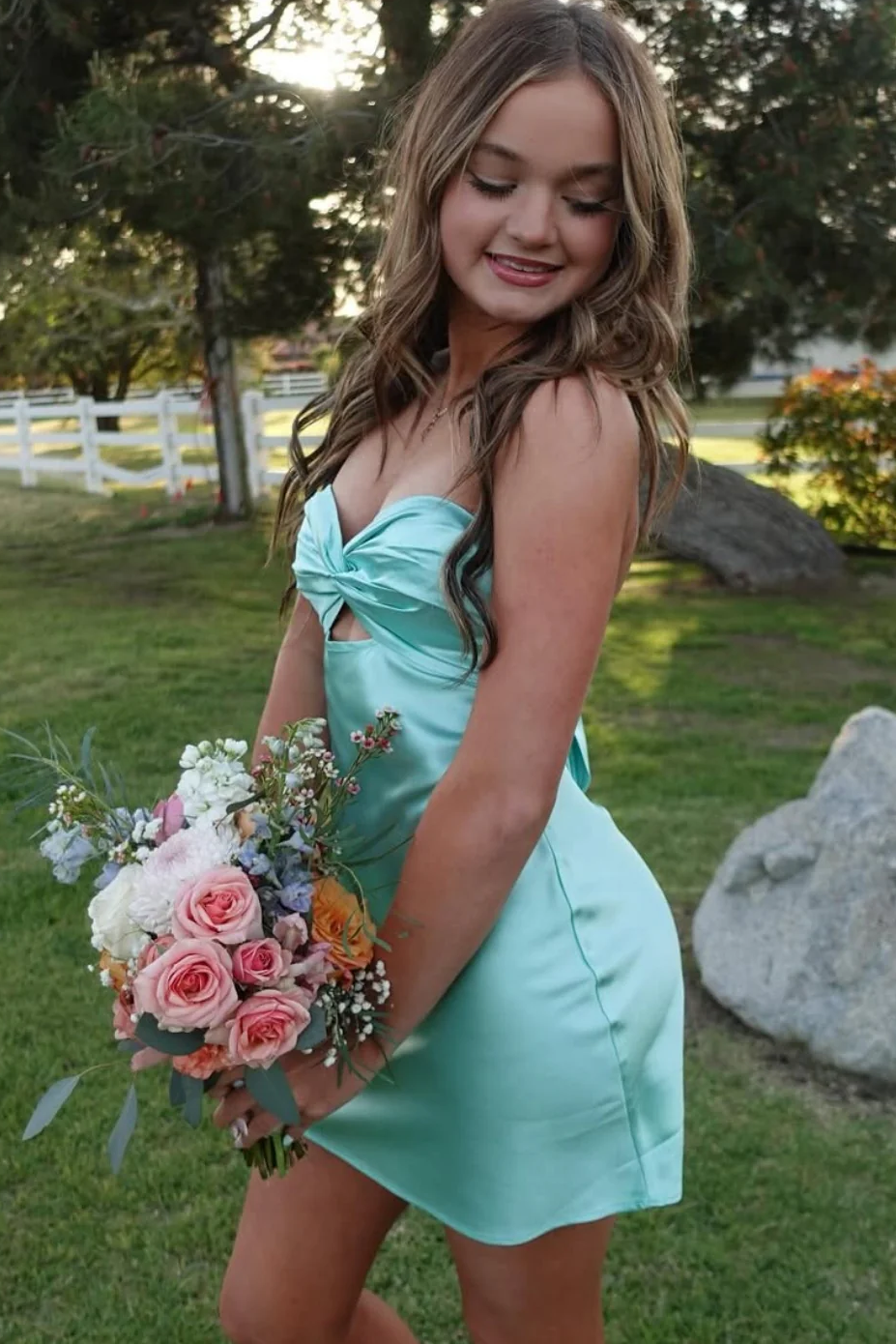 Bellasprom Chic Strapless Keyhole Satin Sleeveless Backless Short Homecoming Dress Same as Picture-US2