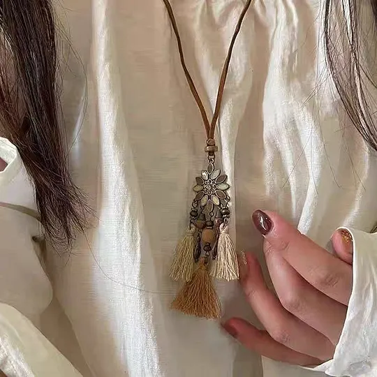 Ethnic Style Wooden Moon Smiley Long Woolen Chain Fashion Retro Niche Elegant High-end All-match Necklace for Women