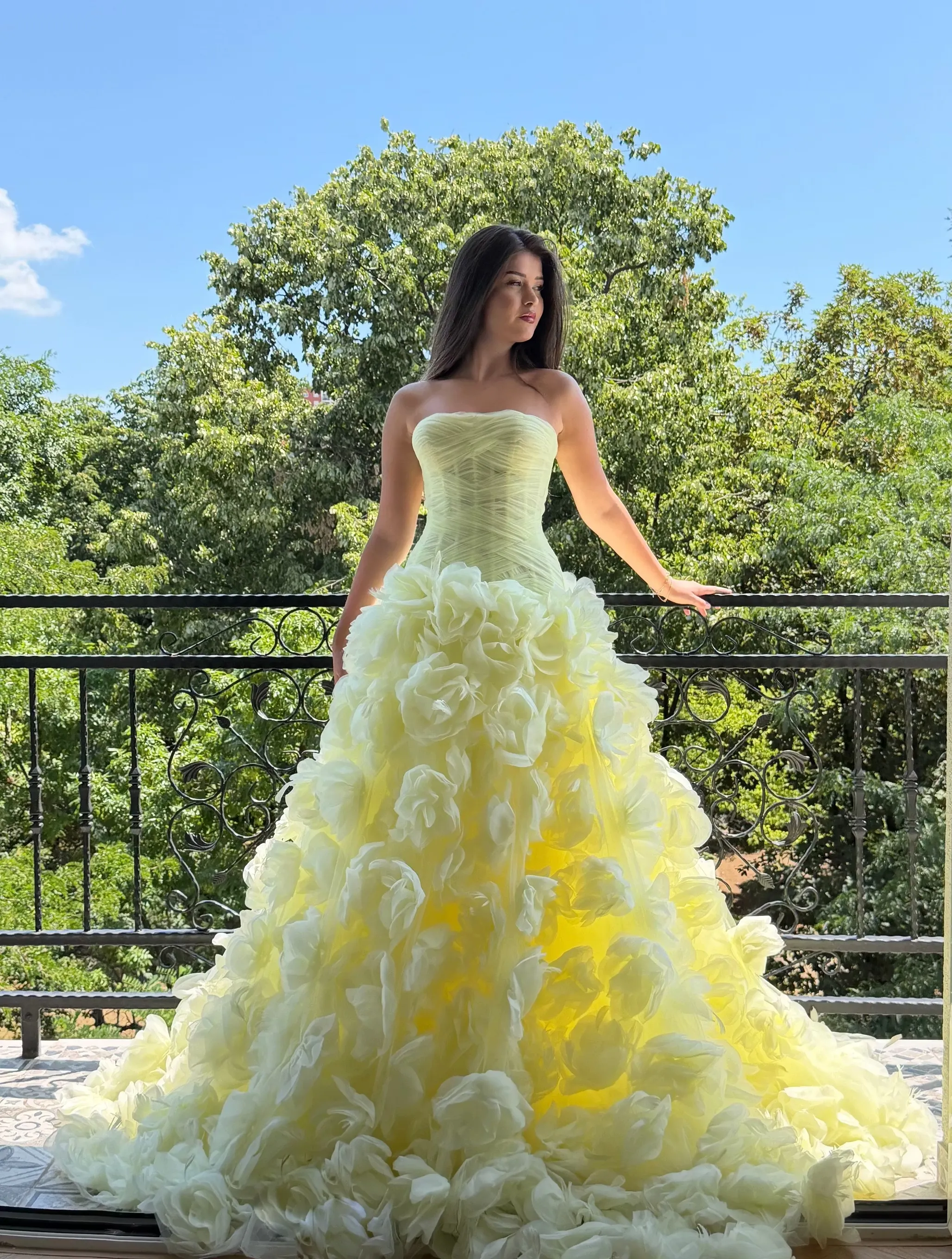 Stunning Strapless Sleeveless High-Waisted Sweep A-Line Prom Dress With Flowers | GY0050 Wellcucu