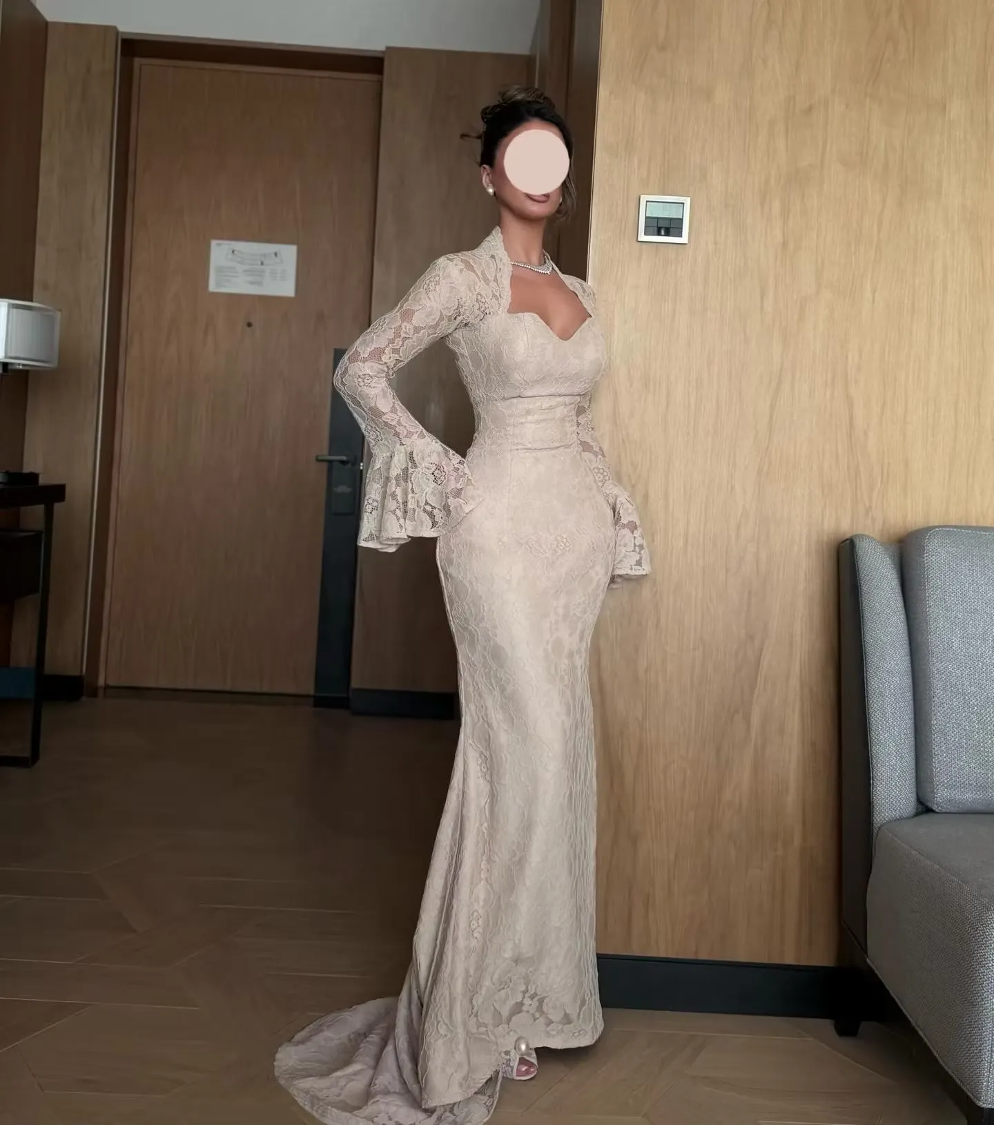 Lussooy Chic White Lace Long Sleeves Sweetheart Sheath Prom Dress with Train