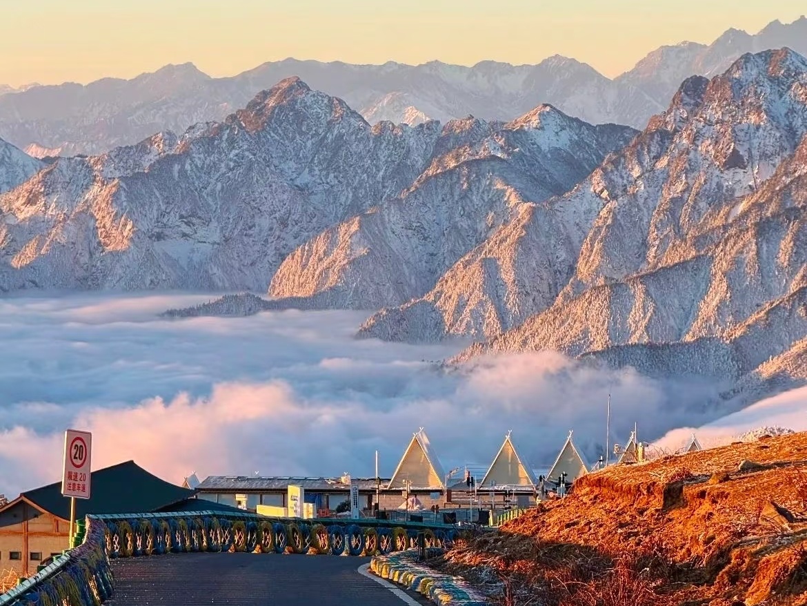 2-Day Niubei Mountain Adventure from Chengdu