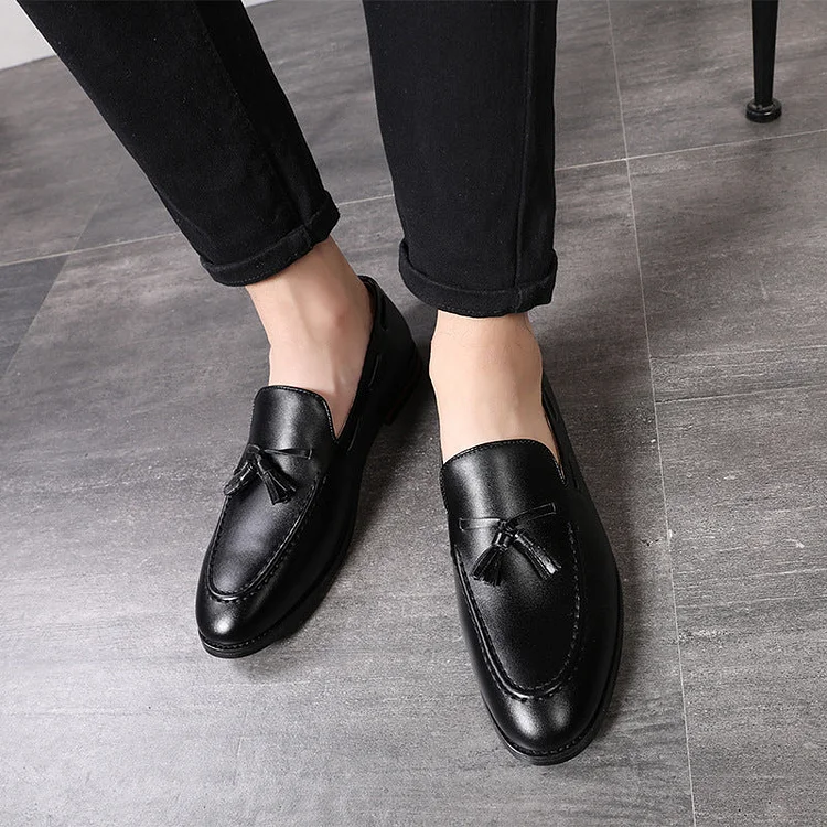 2022 New Fashion Bottom Leather Gentleman Fashion Stress Shoes Men Business Driving Shoes Tassel Loafers