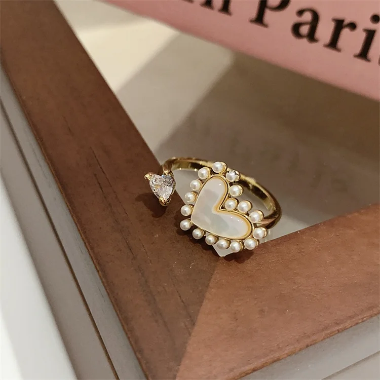 Lovely Heart Shell Pearl Zircon Ring