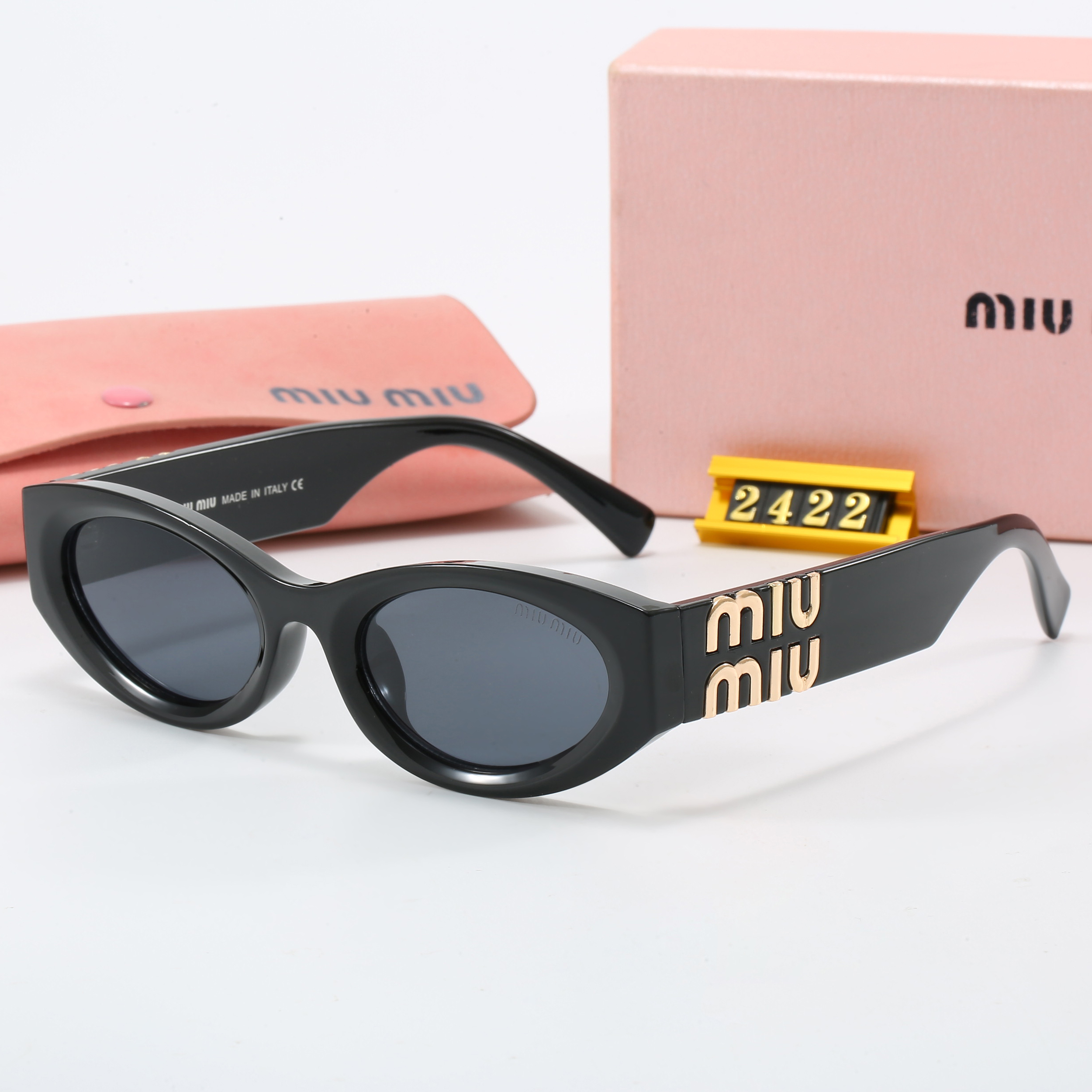 小物 miumiu oval sunglasses made in italy 0400022623721_BLACK?wid=600&