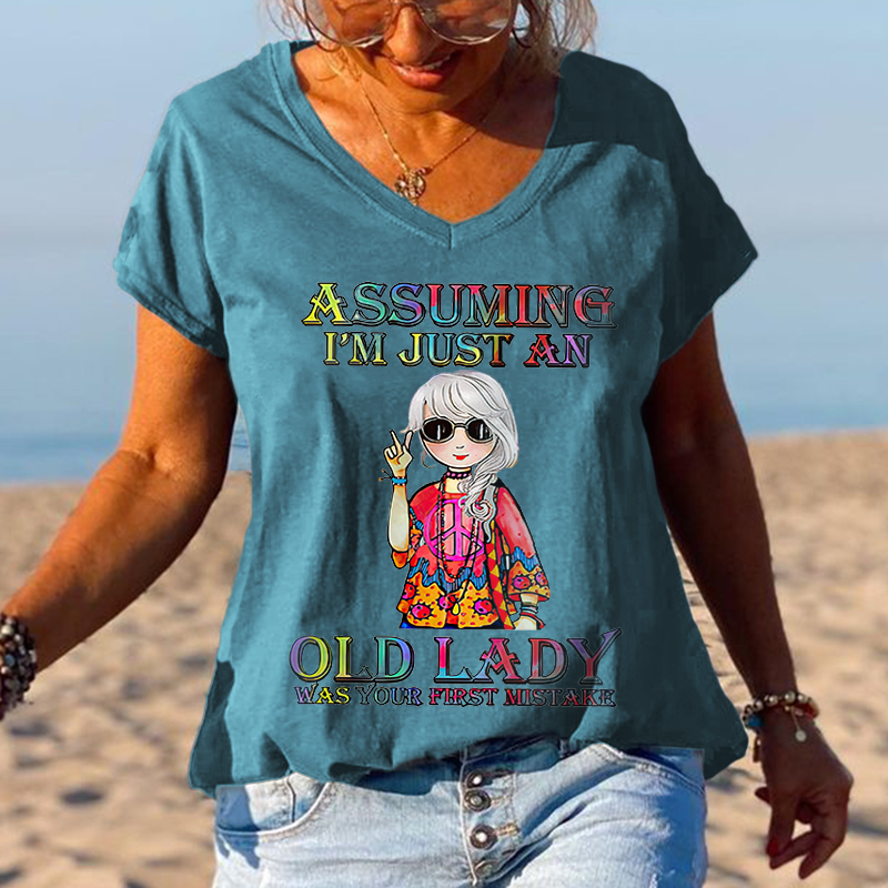 Assuming I'm Just An Old Lady Chic Girl Graphic Tees