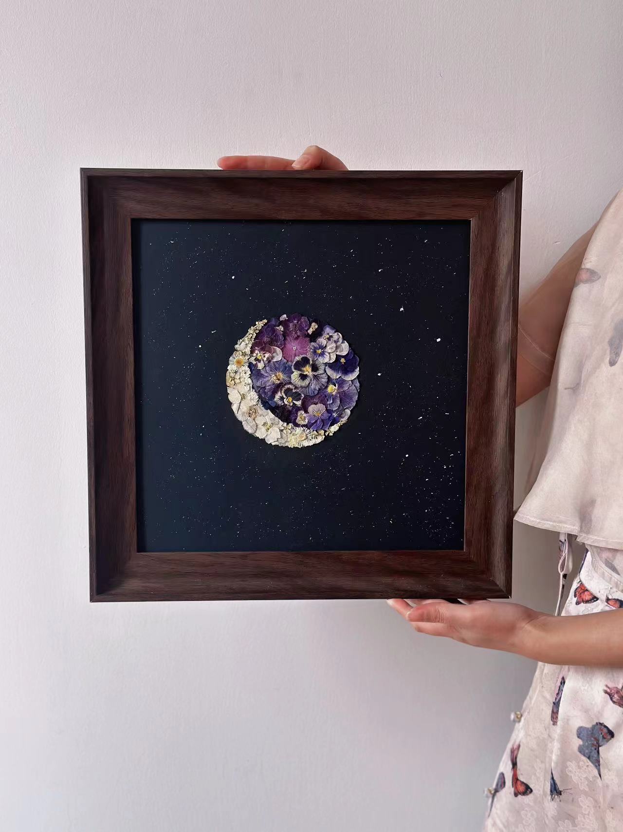 Flowers & Full Moon 2 |Resin Or Wooden Fame |Custom Pressed Flower Preservation | Wedding Flowers | Memorial Flower | Meadow Design | Home Decor