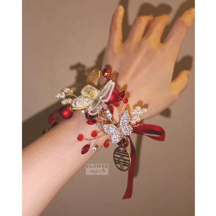 [Diamond Butterfly wrist flower] Heavy Industry luxury beautiful red bride and bridesmaid Sisters Group toast clothing handed flower 花之魔法 ldooo