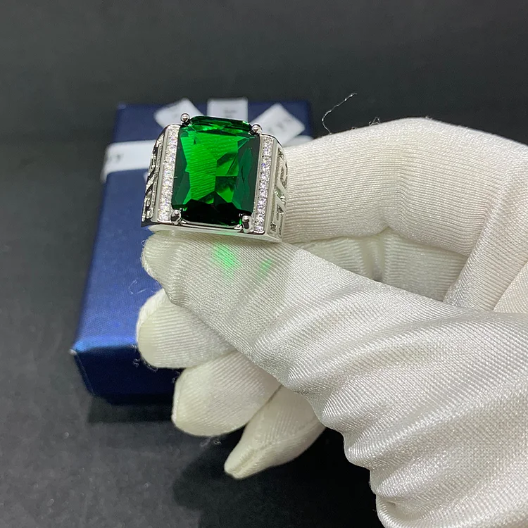 Vintage Emerald 925 Silver Ring