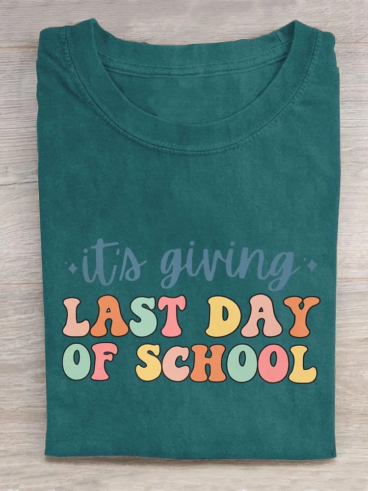 It's Giving Last Day Of School Teachers Gift Art Design Print T-shirt socialshop