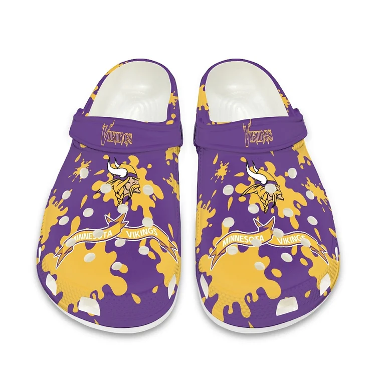 Crocs/beach shoes