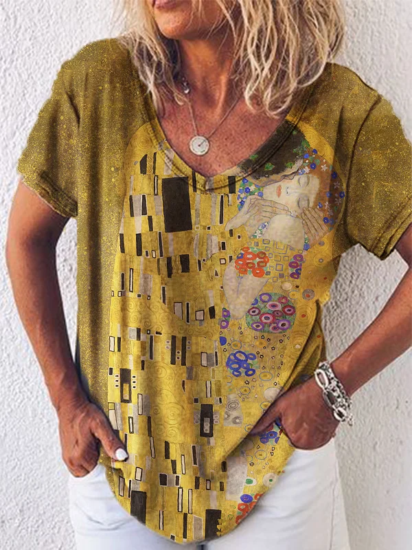 The Kiss Print V Neck T Shirt