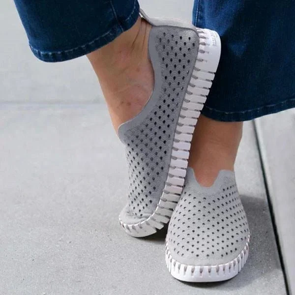 Comfortable ladies casual shoes with flat soles