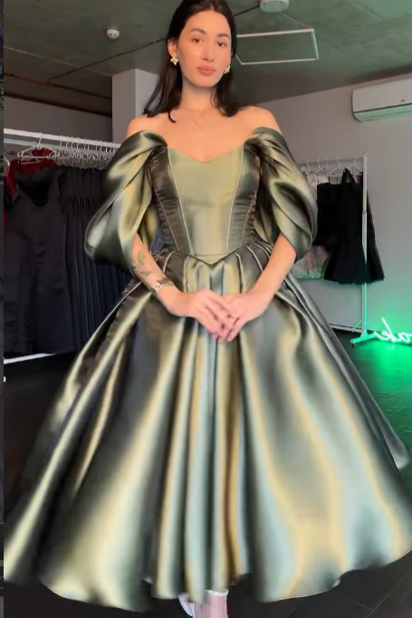 Satin V-Neck Strapless Mid-Length Sleeves Long A-Line Prom Dress With Pleated | YQ0078 Wellcucu