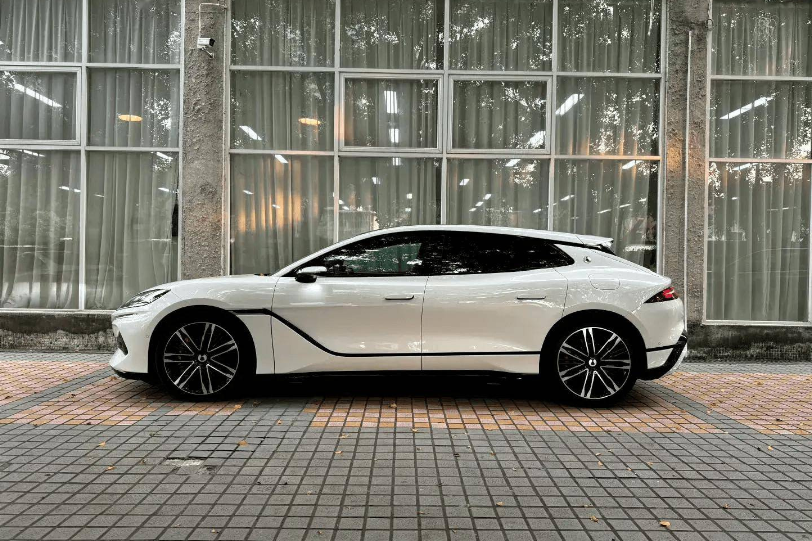 How to Choose between BYD Denza Z9 and Denza Z9GTBanner