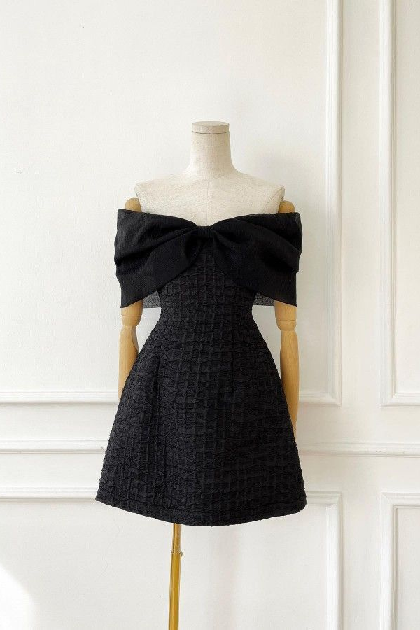 Lvs&Broner Black Off-The-Shoulder Sleeveless A-Line Short Homecoming Dress