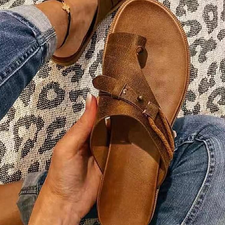 Large Size Buckle Leather Flip Flops P181314025