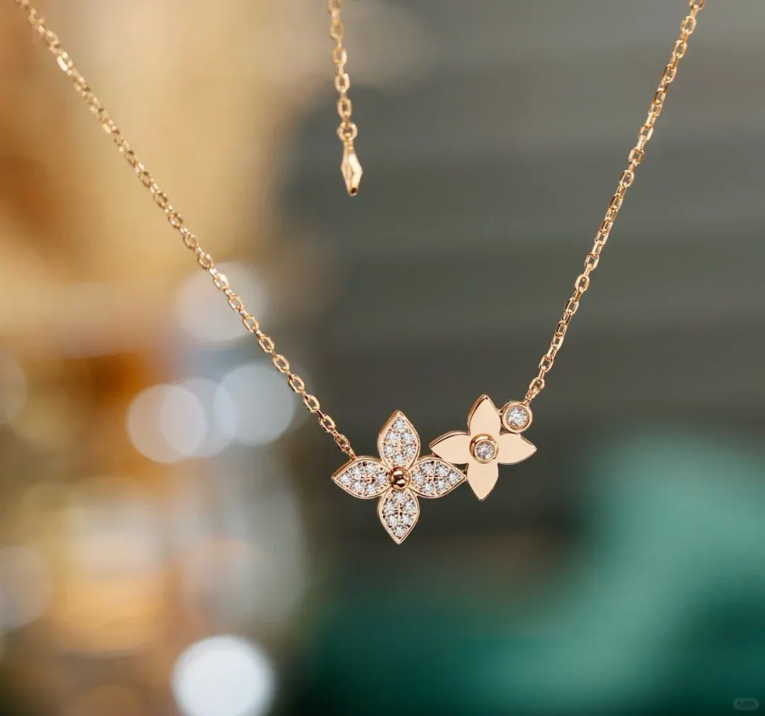 Louis Vuitton Idylle Blossom Pendant Necklace-Two Flowers