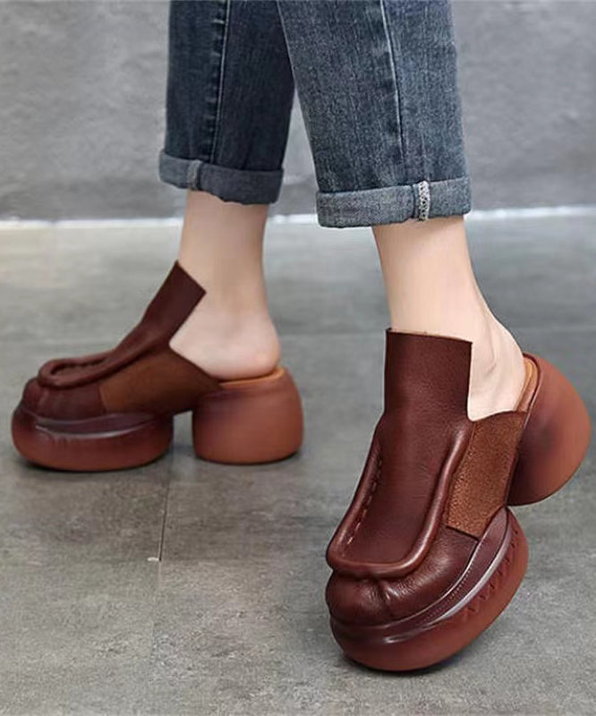 SLIDE SANDALS IN BROWN CALFSKIN WITH GOLD HARDWARE