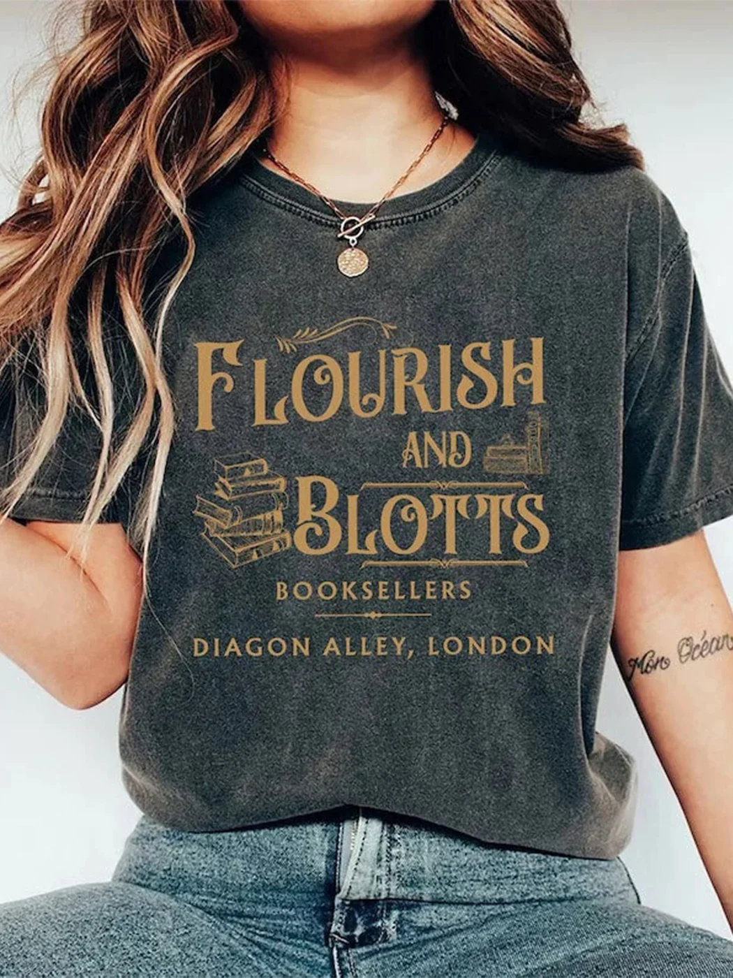 Flourish And Blotts Tshirt / DarkAcademias /Darkacademias