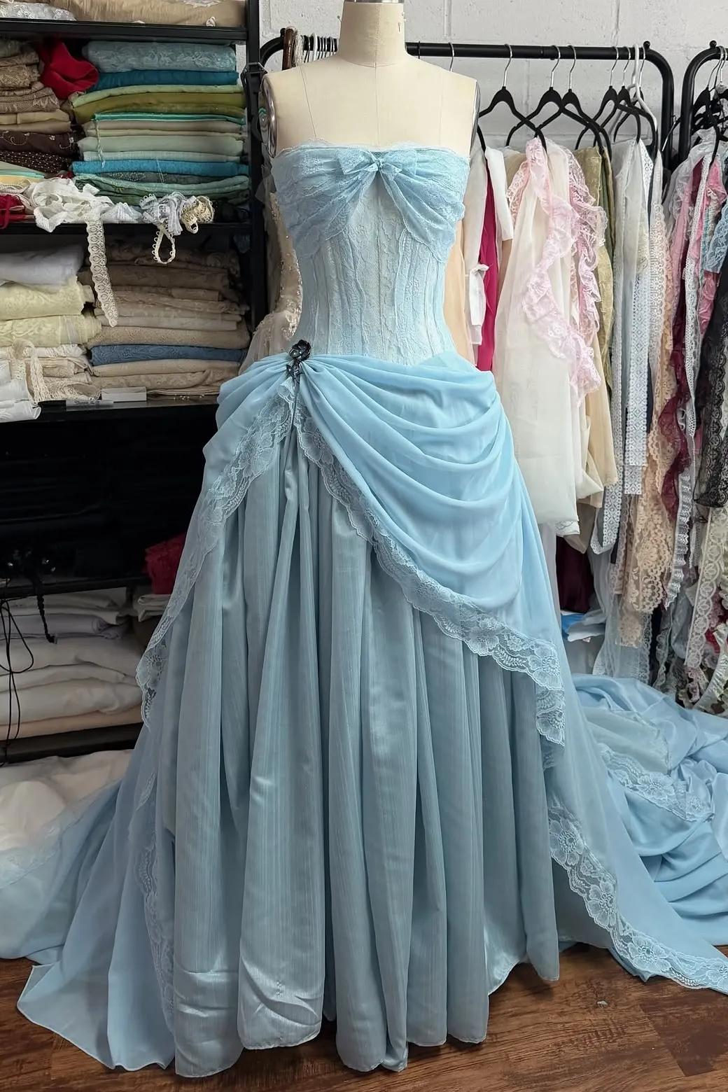 Lussooy Chic Sky Blue Lace Strapless Floor Length Sleeveless Pleated Prom Dress with Bow