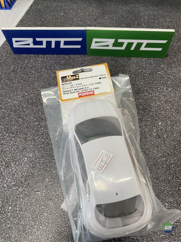 Kyosho ルノー メガーヌ RS ホワイトボディセット(未塗装/ホイール付