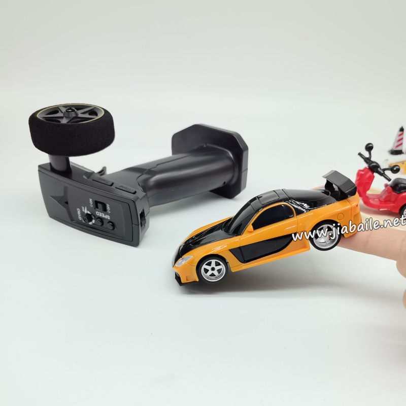 ミニカー Riel トヨタ（TOYOTA） ミニカー 1/18 ランドクルーザー 300