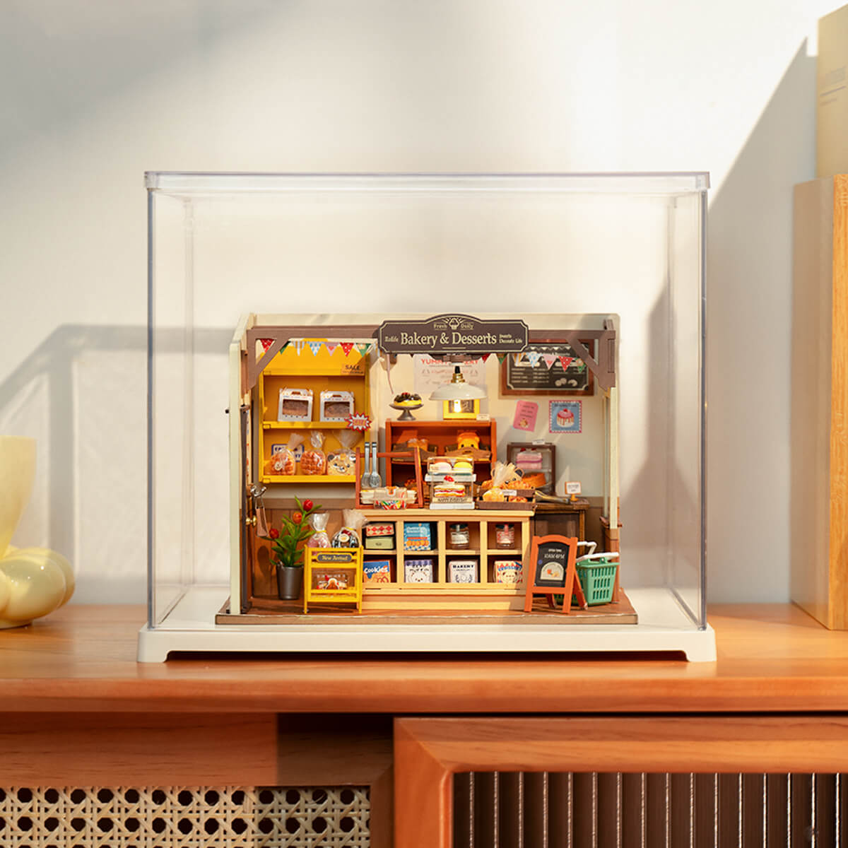 Rolife Dust Cover Display Box for Miniature House