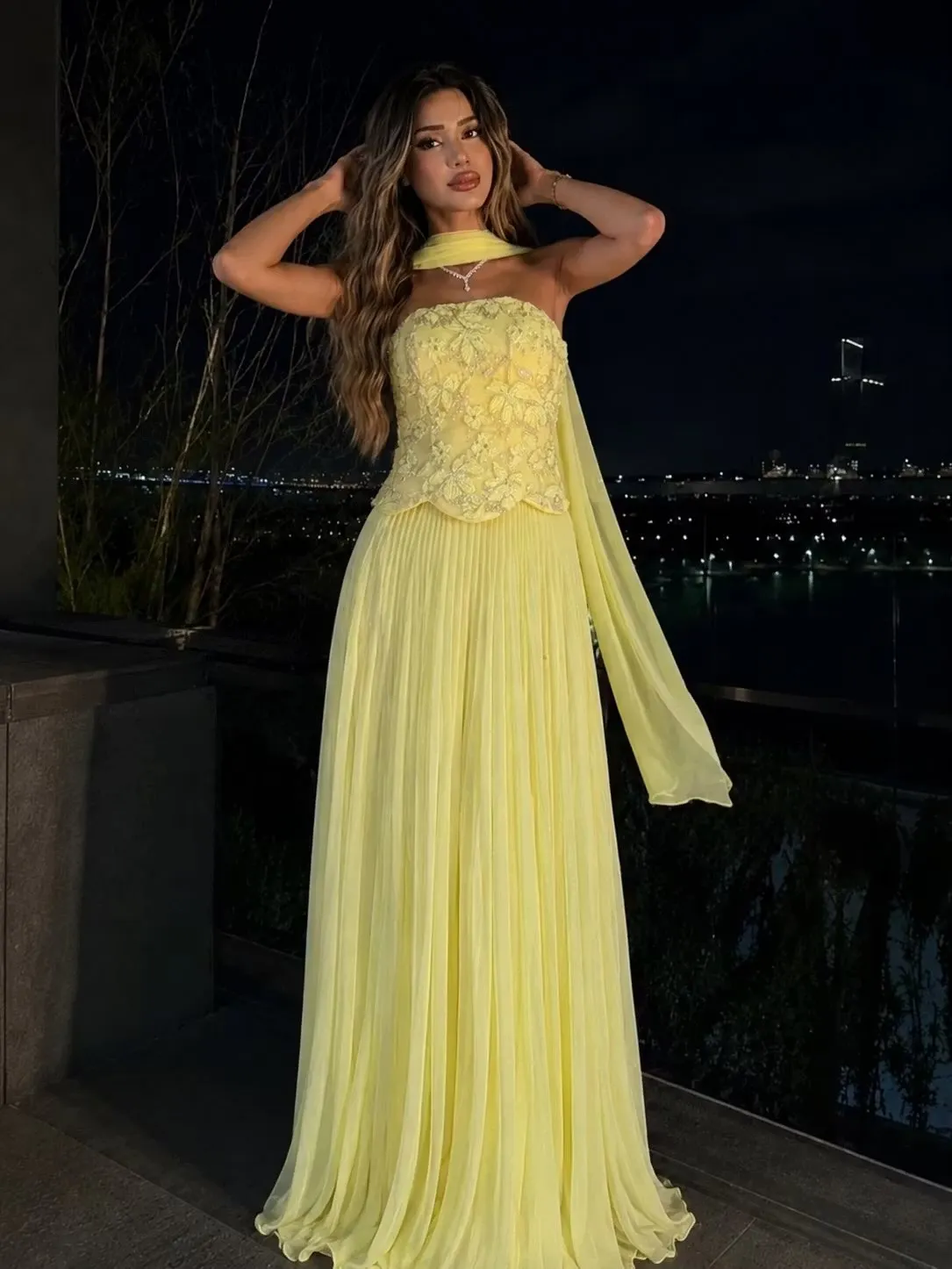 Graceful Lemon Yellow Chiffon Strapless Sleeveless Long Pleated Prom Dress With Scarf And Appliques | WT0159 Wellcucu