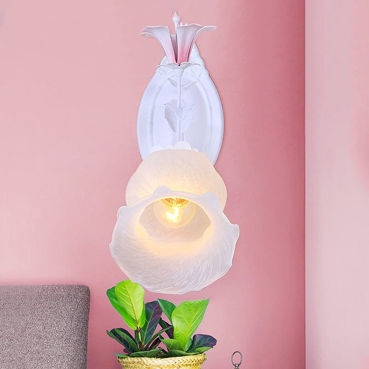 1 Light Floral Wall Lamp Sconce Pastoral White Metal Wall Mounted Light for Living Room