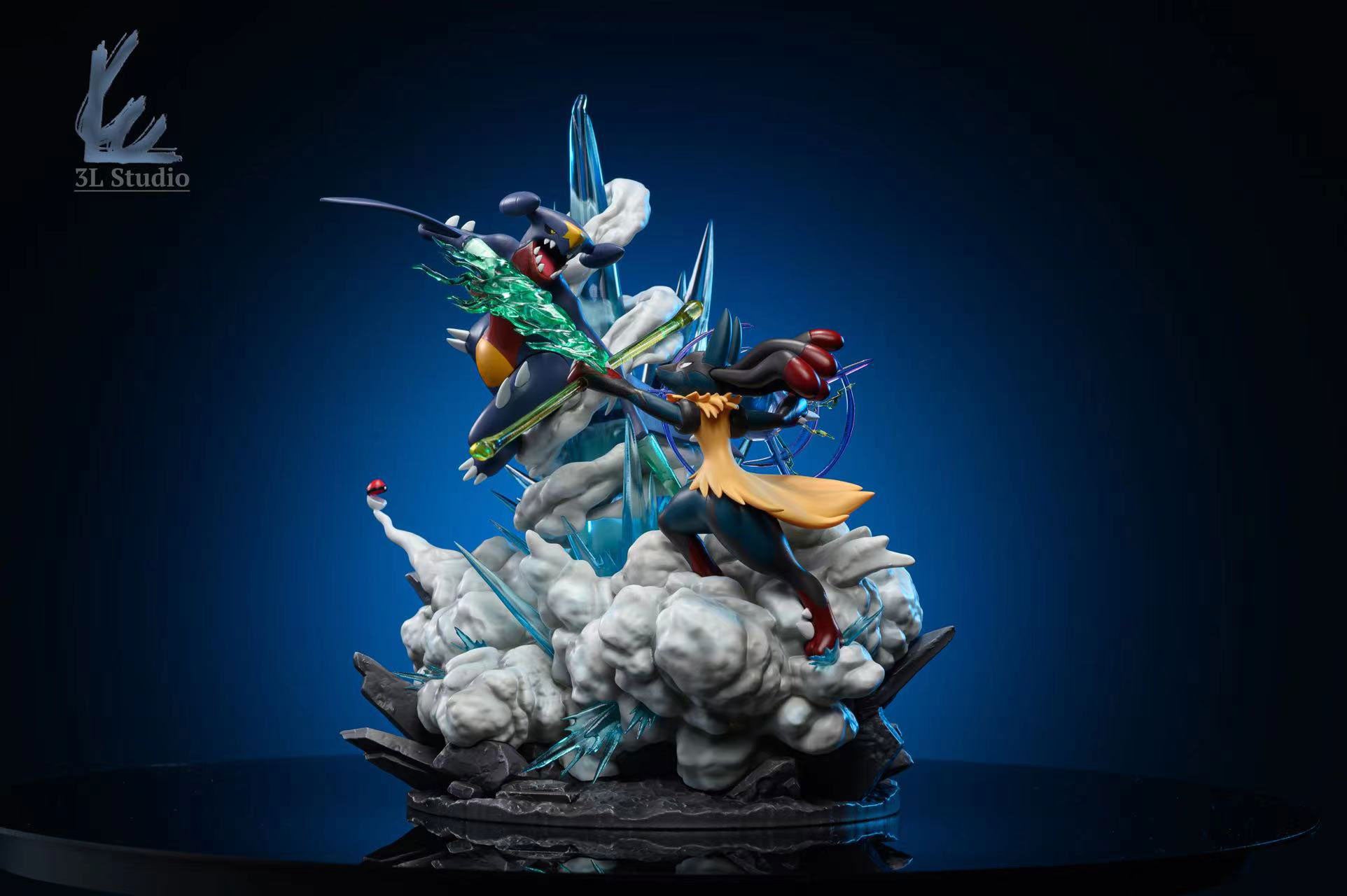 Mega Lucario vs Garchomp Pokemon Resin Statue 3L Studio [PreOrder]