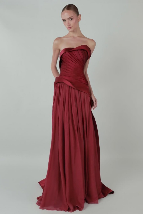 Lussooy Burgundy Gorgeous Sleeveless Strapless Prom Dress with Pleated
