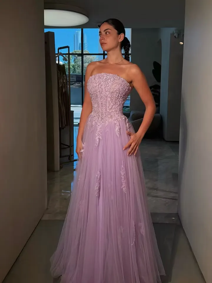 Exquisite Tulle Strapless Sleeveless High-Waisted Long Pleated A-Line Prom Dress With Sequins And Appliques | LX0067 Wellcucu