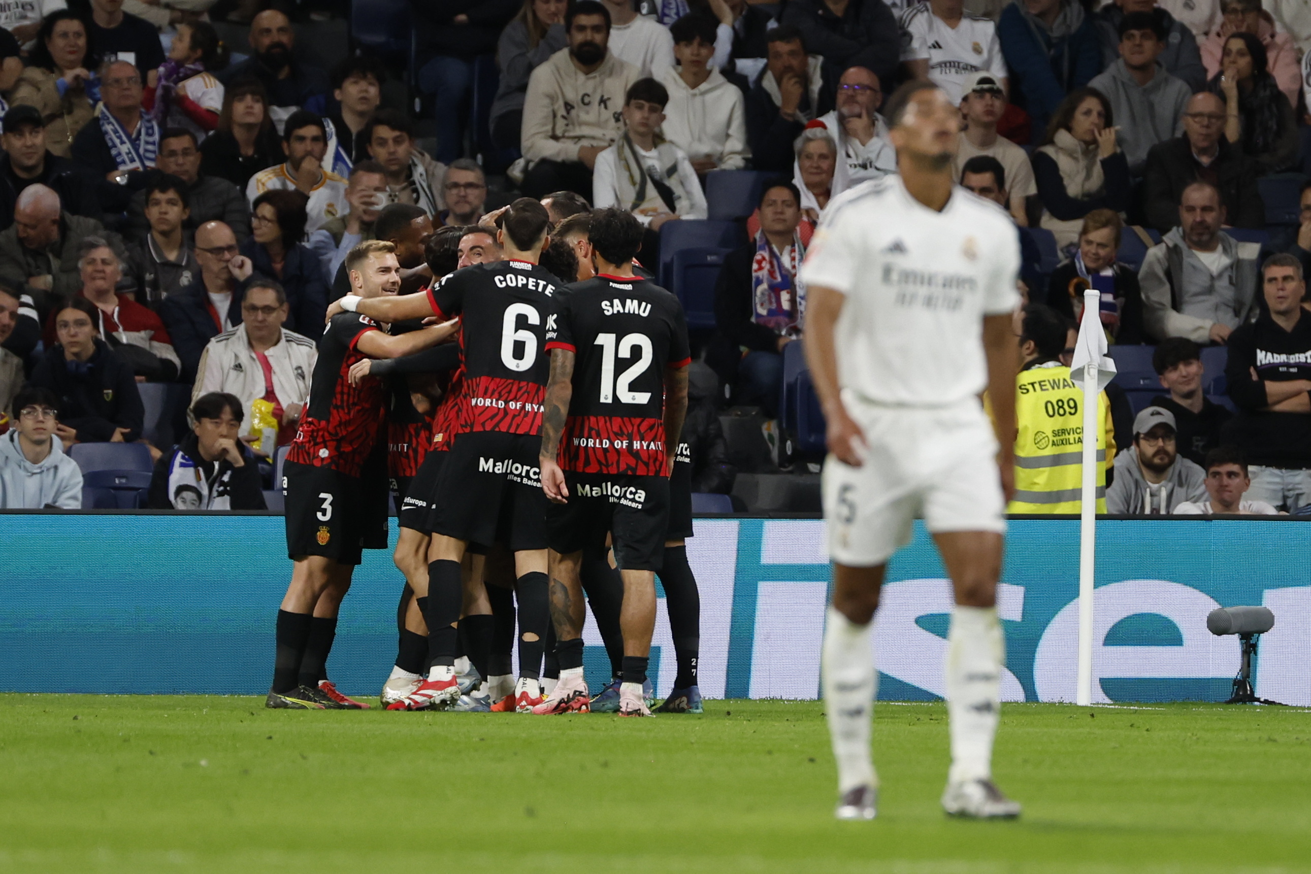 La Liga’s Transfer Window Closes Later Than Other Leagues: Will It Impact Teams’ Signings?jersey|football shirt|football kit|football sportswear