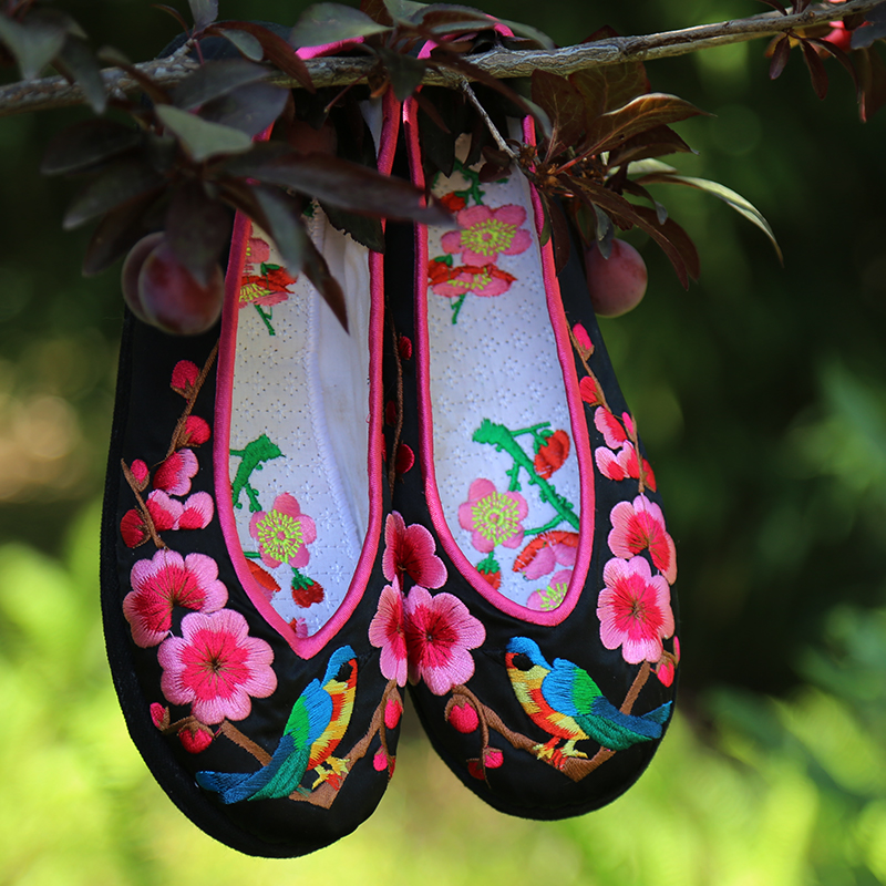 Chinese Hand Embroidered Cotton Shoes Women's Shoes Retro Plum Blossom Ethnic Style Strong Cloth Soles