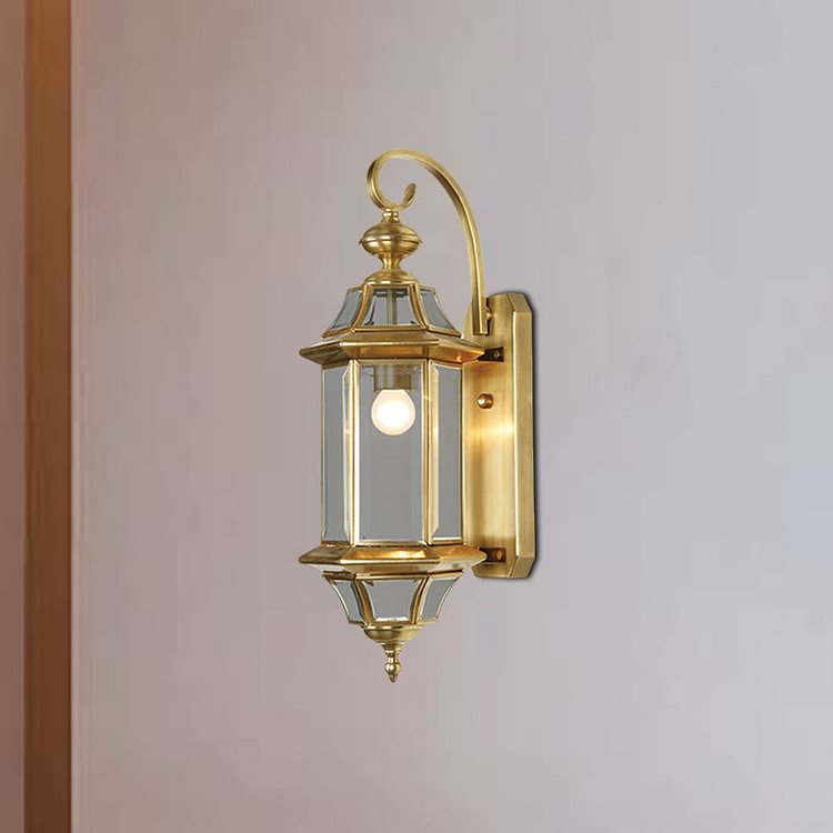 Traditionalism Lantern Wall Mount Light Single Bulb Metal Wall Lighting Fixture in Gold