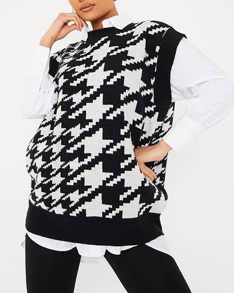 Houndstooth Graphic Round Neck Sweater Vest - Shop Trendy Women's Clothing | LoverChic