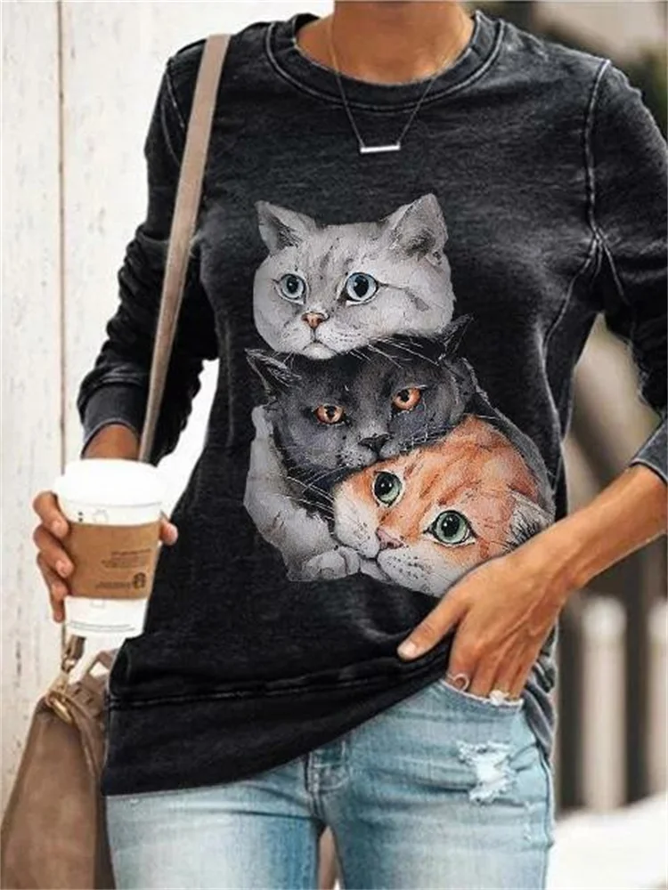 Lovely Cats Graphic Comfy Sweatshirt
