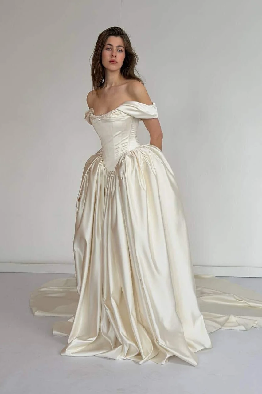 Satin Off-The-Shoulder Strapless Sleeveless High-Waisted Long Pleated Ball Gown Prom Dress | CY0490 Wellcucu