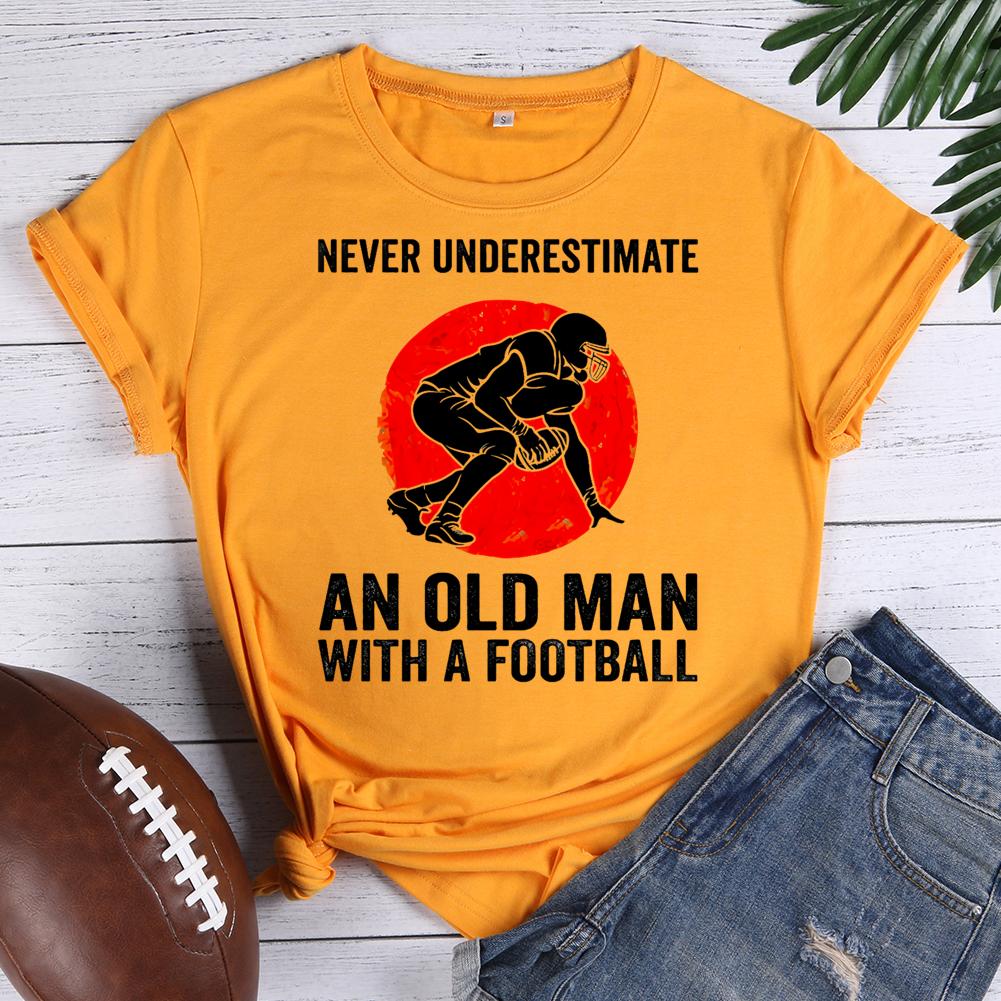 never underestimate an old man with a football Round Neck T-shirt-0020373-Guru-buzz
