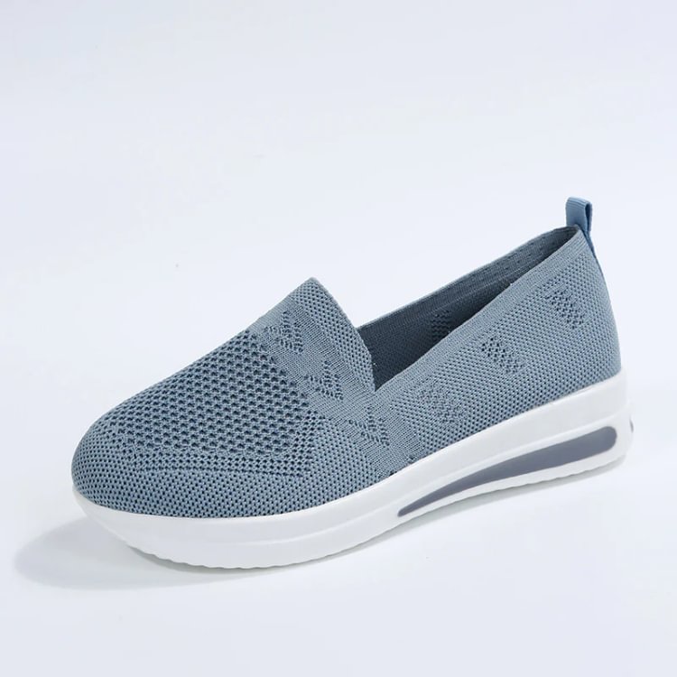 Lightweight Mesh Pump Flyknit Sneakers