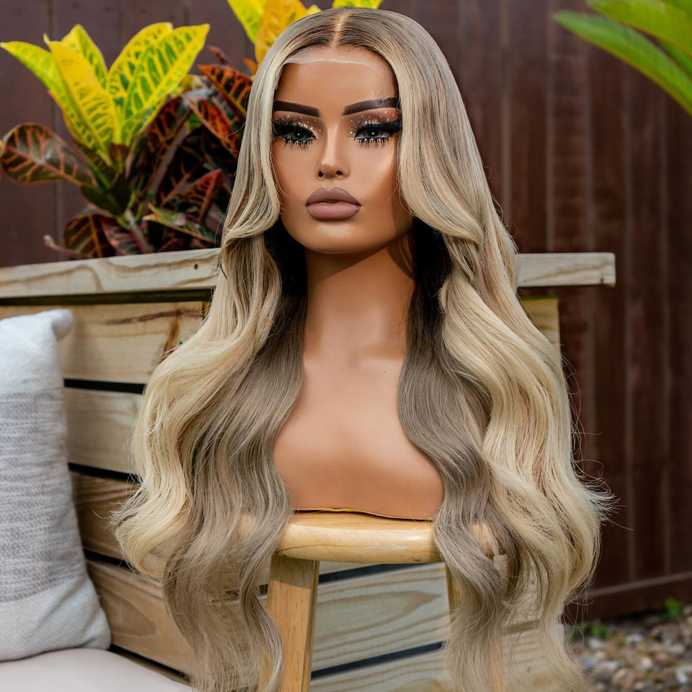 Fabulous luxurious ombre blonde  long lacefront!!! Ombre Blonde Colored 13x3 Lace Front Wig 30Inch Long Loose  main image 2